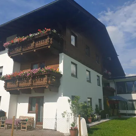 Appartementhaus Huettenberger アパート *
